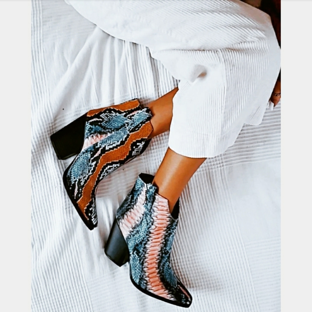 🚨Pre Fall Edit Collection// Snake print bootie - Picture 3 of 6